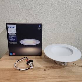 5996411 Philips Hue White Ambiance Personal Wireless Lighting 700 Lumens Led