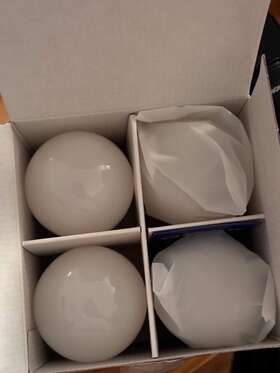 Wyze Wlpa19cv2-4pk Bulb Color 4 Pack - Two Are New Used Smart Wi-fi Light Bulbs